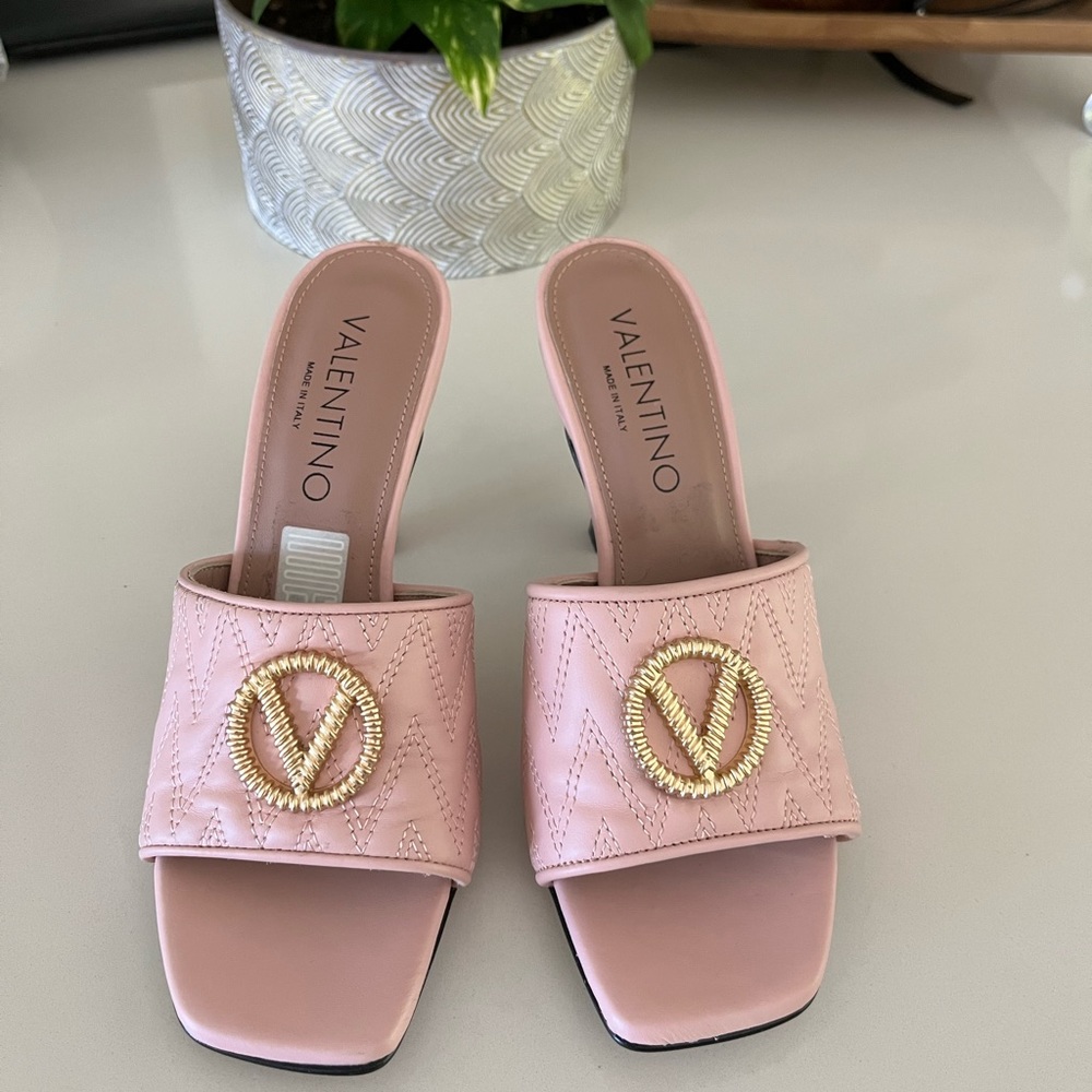 Pink Valentino by Mario Valentino, size 8. venere heeled sandal.
